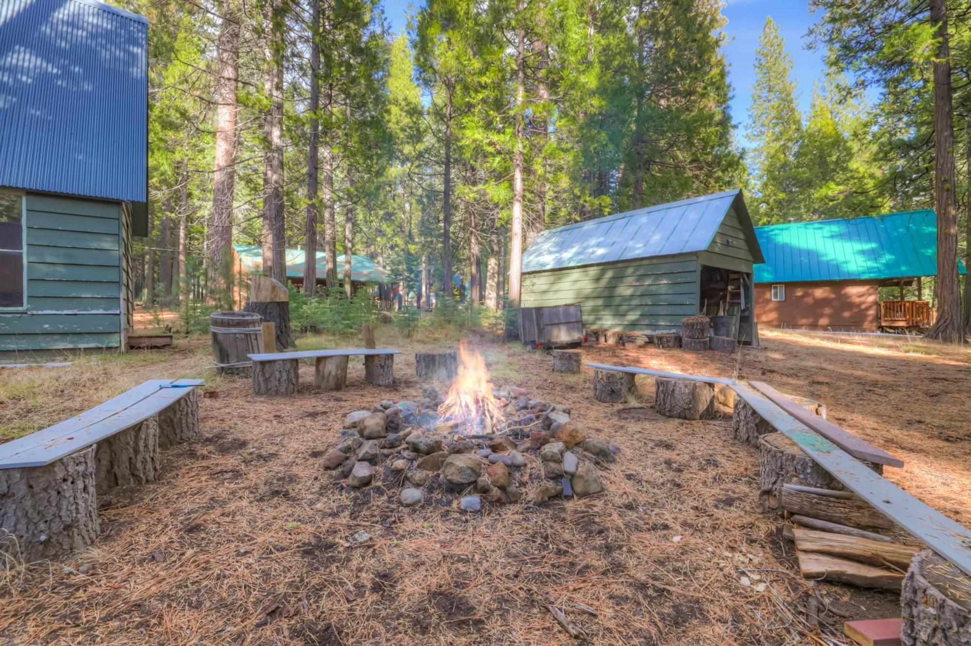 Spacious Classic Cabin Retreat- Near Lassen Mill Creek Exterior photo